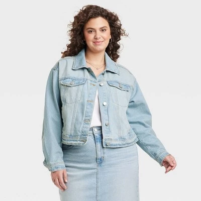 Women's Cropped Trucker Jacket - Universal Thread™ Light Wash 14 Women's Cropped Trucker Jacket - Universal Thread™ Light Wash - Image 12